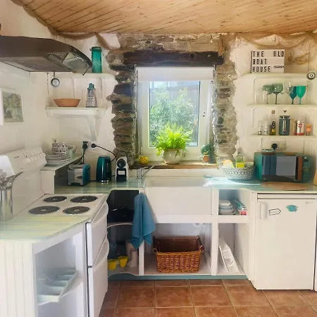 The Old Boathouse At Harbour 번베그