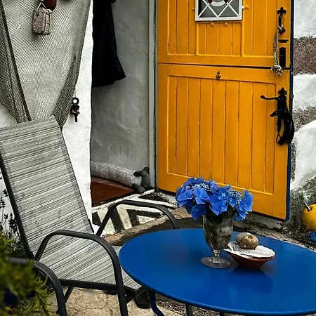 아파트 The Old Boathouse At Harbour 번베그