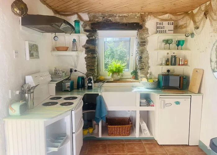 The Old Boathouse At Harbour Bunbeg