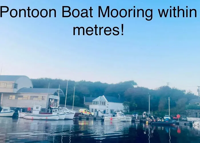The Old Boathouse At Harbour * Bunbeg